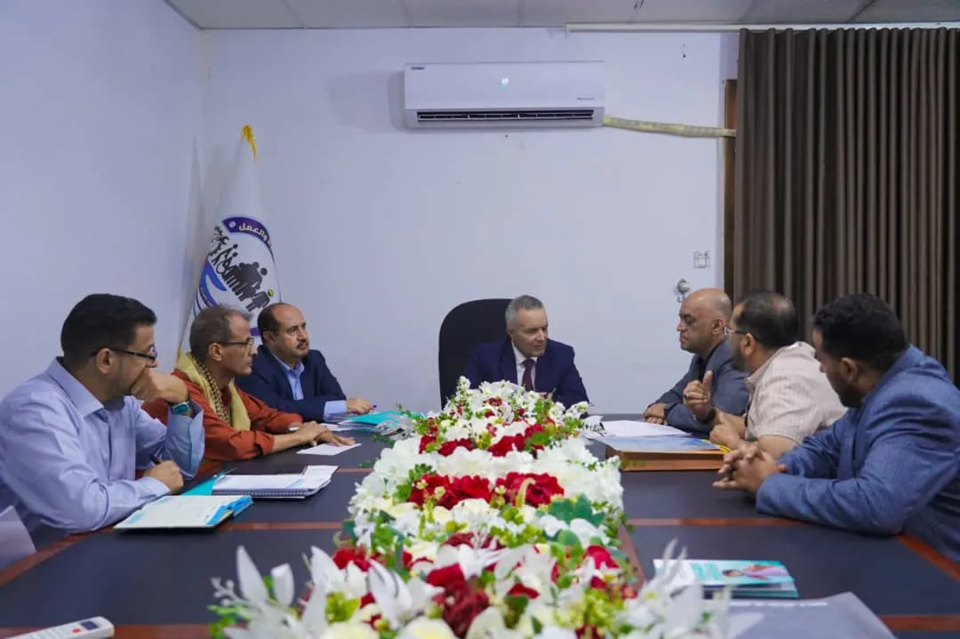 وزير الشؤون الاجتماعية والعمل يلتقي ممثلي مؤسسة تواصل للتنمية الإنسانية