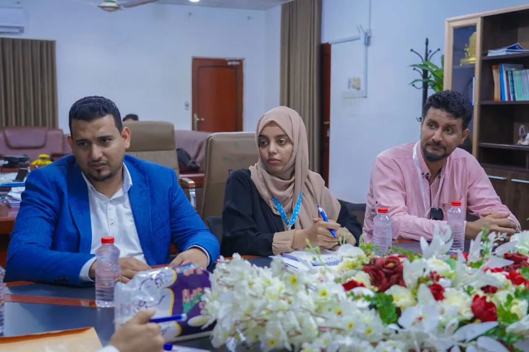 وزير الشؤون الاجتماعية والعمل يناقش مع منظمة يمن إيد تعزيز فاعلية التدخلات الإنسانية والتنموية