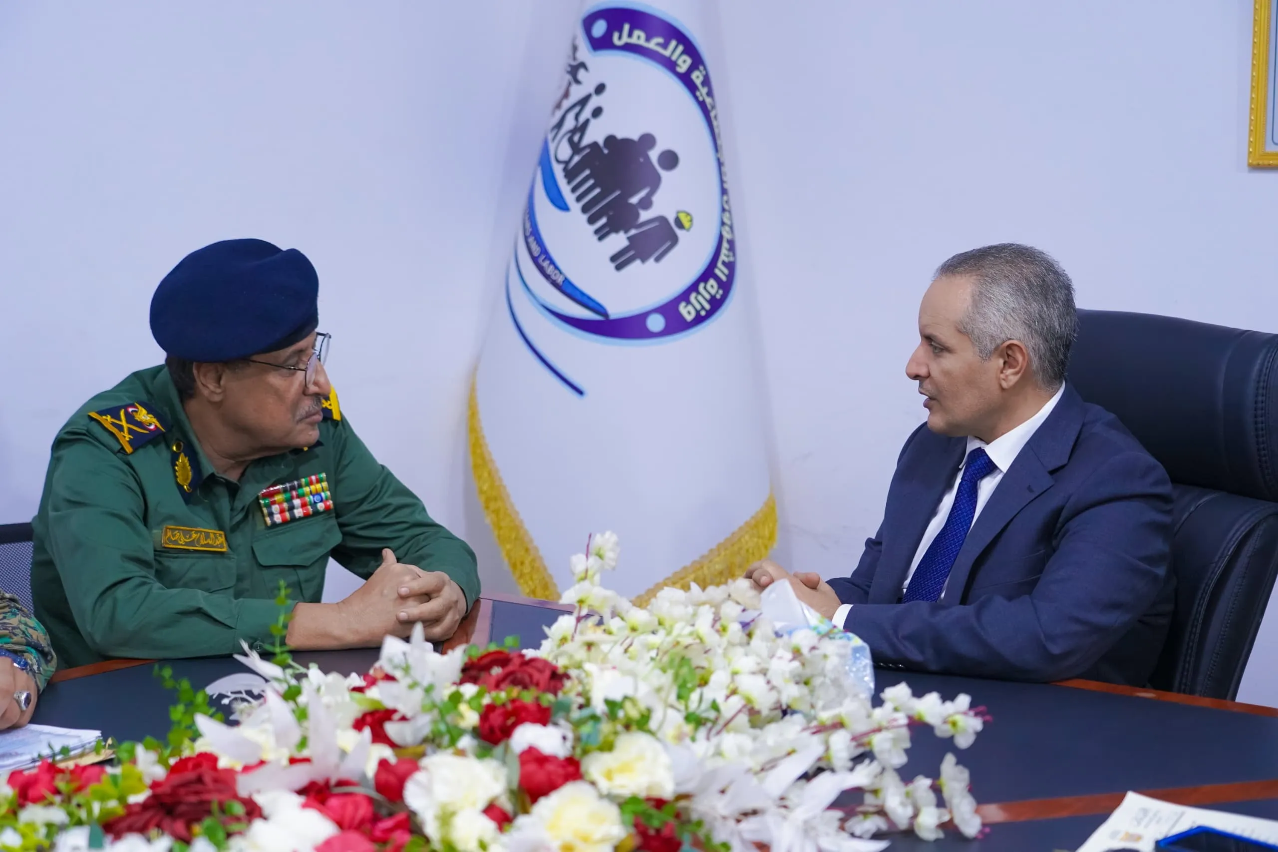 وزير الشؤون الاجتماعية والعمل يناقش مع رئيس مصلحة التأهيل والإصلاح تطوير برامج تأهيل نزلاء الإصلاحيات
