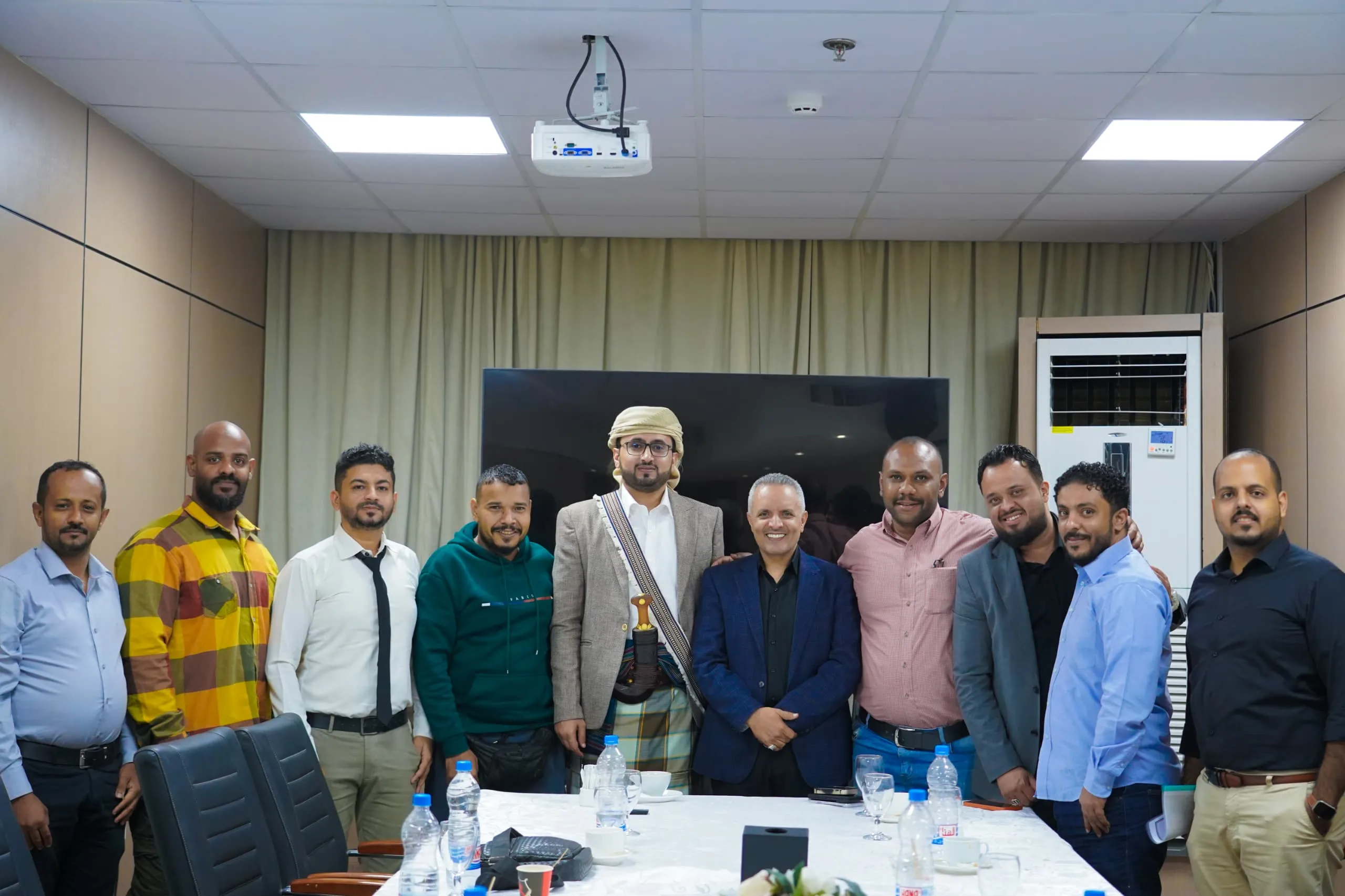 وزير الشؤون الاجتماعية والعمل يلتقي نخبة من النشطاء الفاعلين في المجتمع المدني بعدن