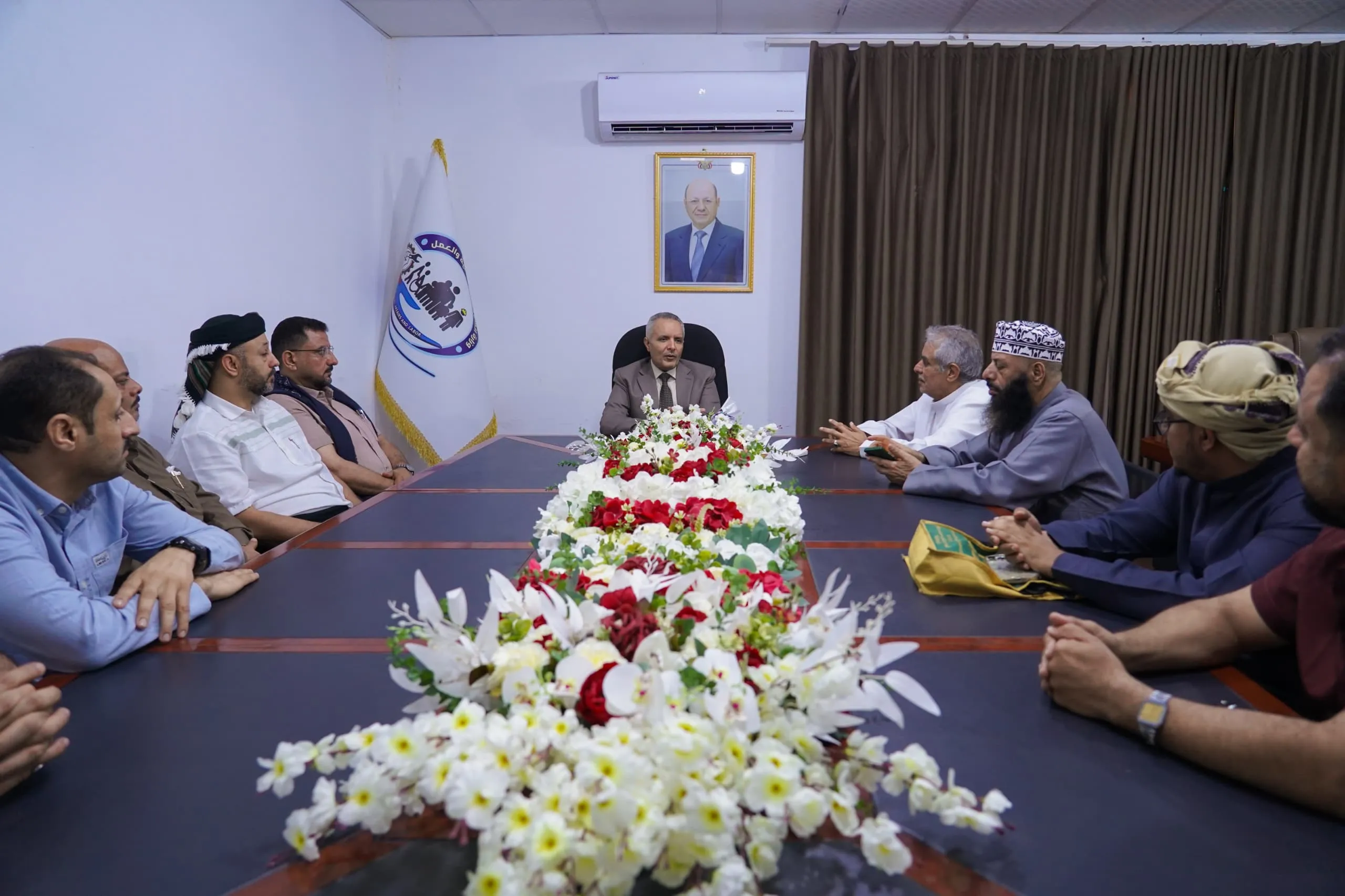 الوزير اليافعي يناقش مع جمعية صائغي الذهب توسيع فرص التشغيل لتعزيز التنمية الاقتصادية