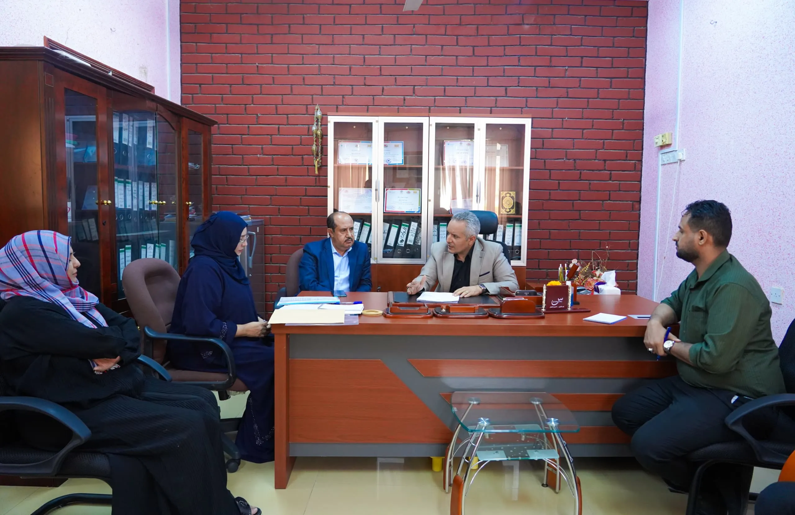 وزير الشؤون الاجتماعية والعمل يطّلع على أنشطة صندوق الرعاية الاجتماعية.