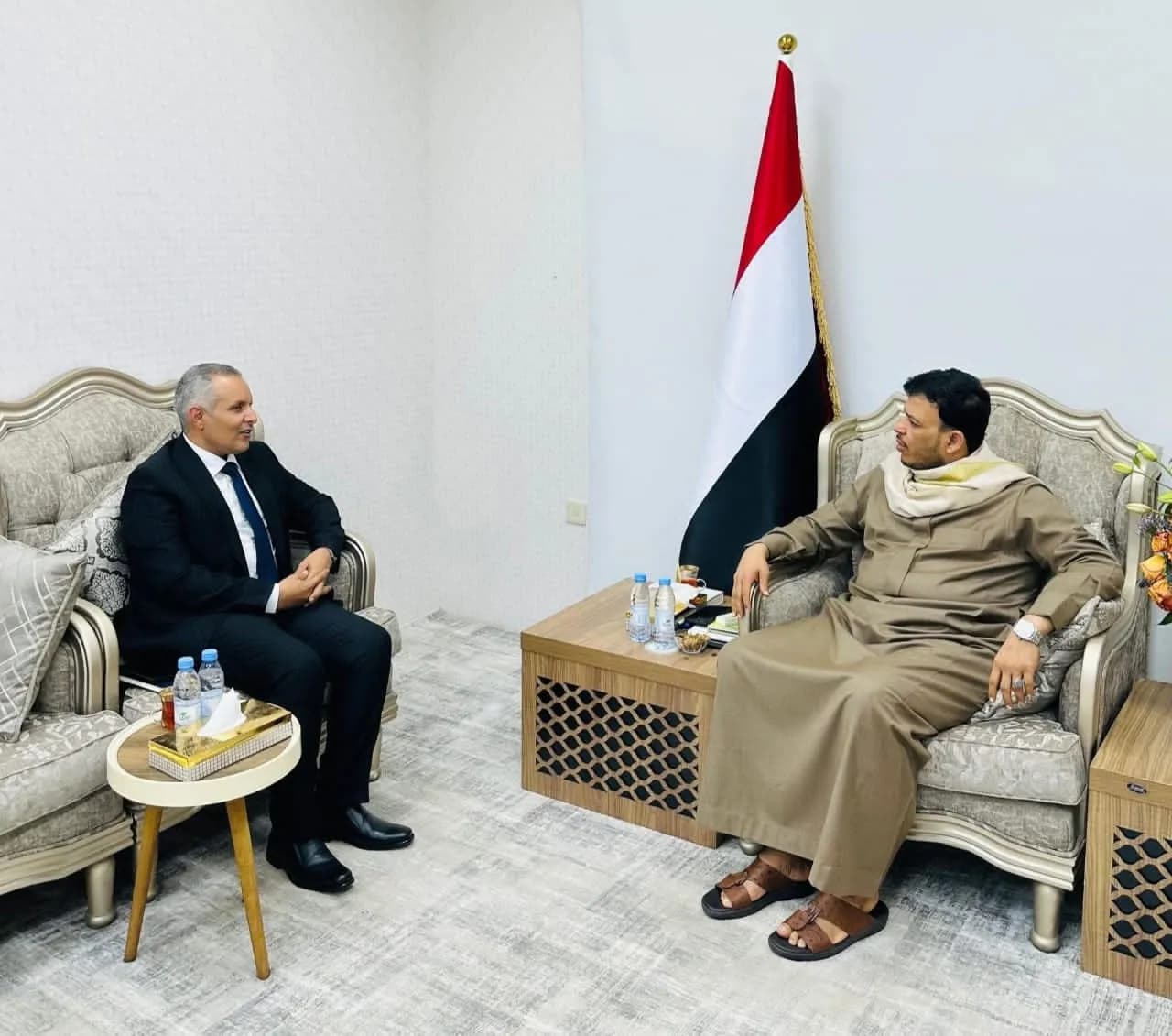 العليمي يلتقي وزير الشؤون الاجتماعية والعمل مختار اليافعي ويؤكد الإلتزام بأولويات المرحلة المقبلة