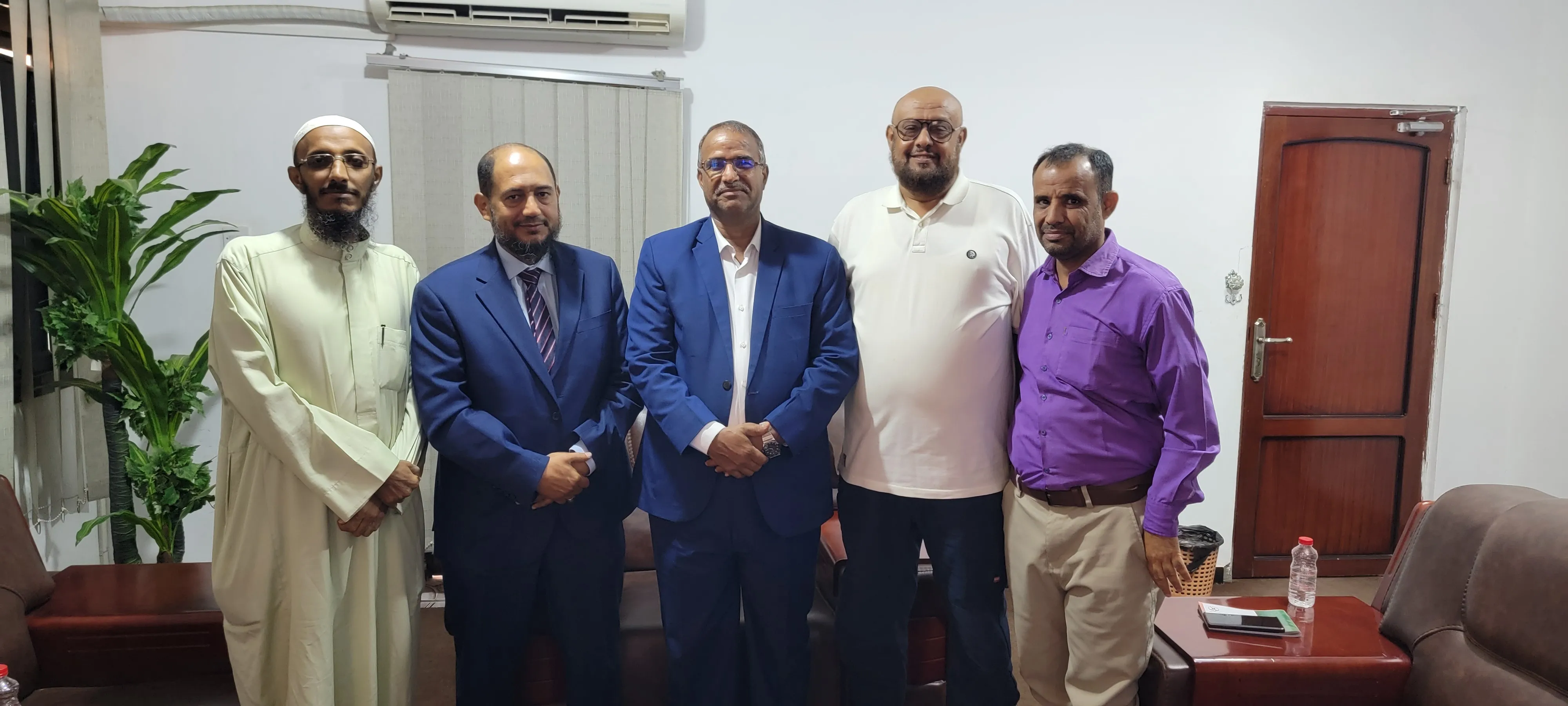 Minister Al-Zauri Discusses Expansion of Humanitarian and Service Projects with Kuwait Zakat House Delegation