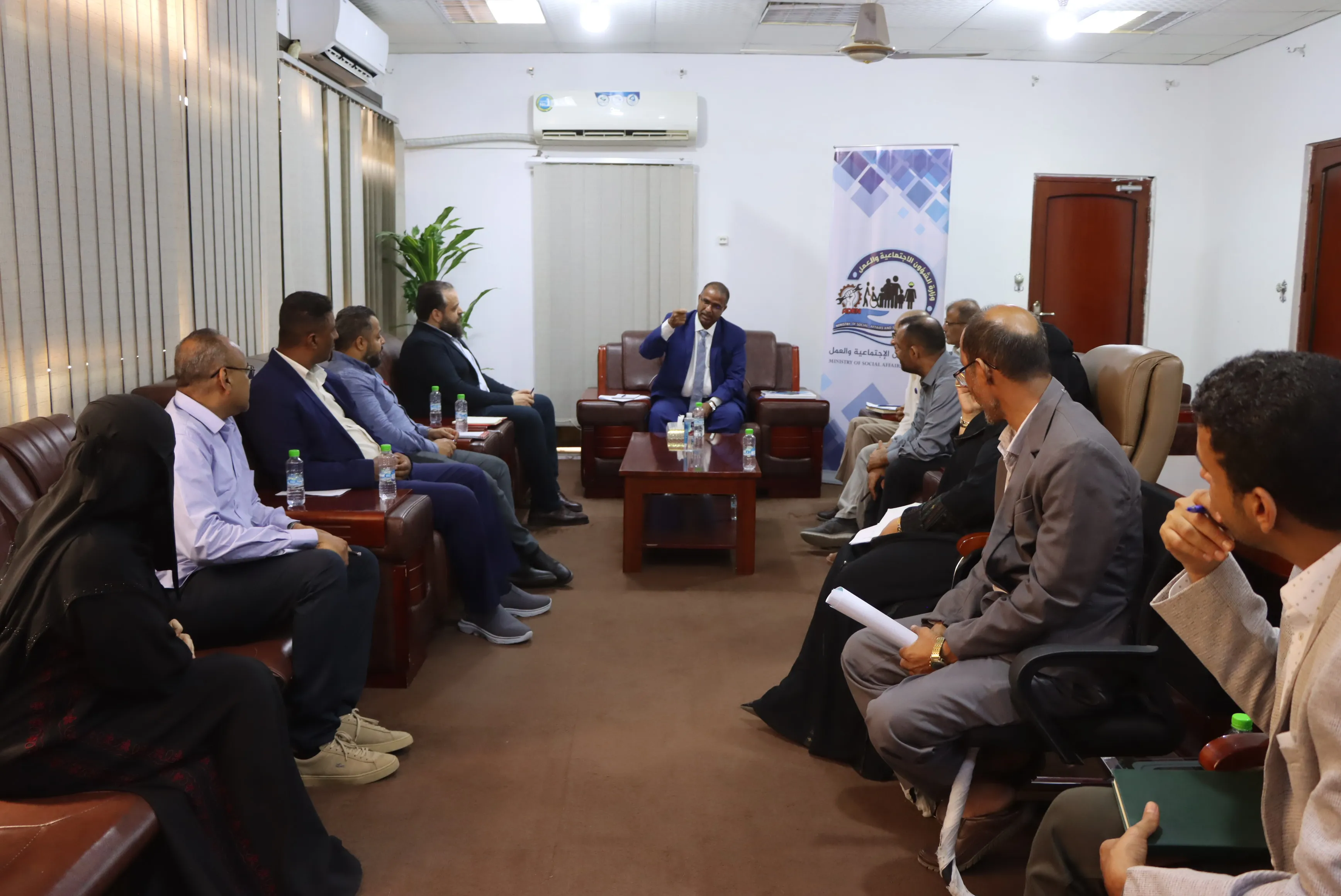 Minister Al-Zawari Discusses Completion of Training Programs and Expansion of Partnership with Save the Children